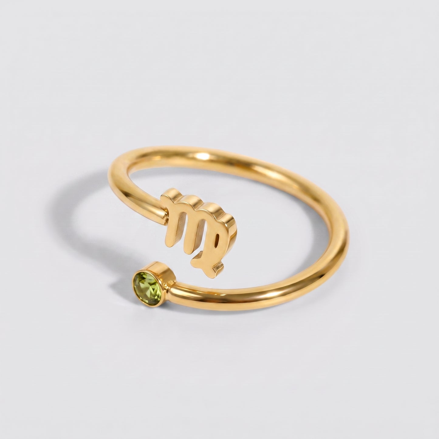 Anel signo do zodíaco Virgem dourado com pedra Peridoto