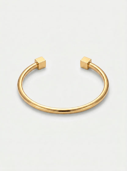 Pulseira Cuff Geométrica dourada — catálogo 2 com terminações cúbicas