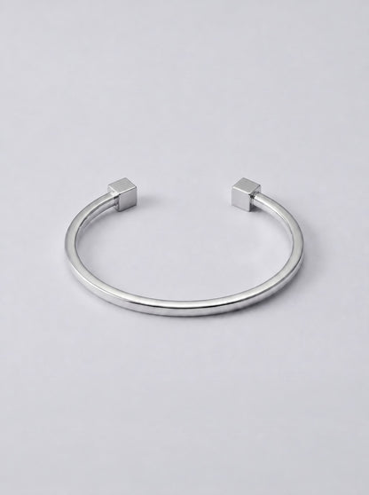 Pulseira Cuff Geométrica prateada — catálogo 2 com terminações cúbicas