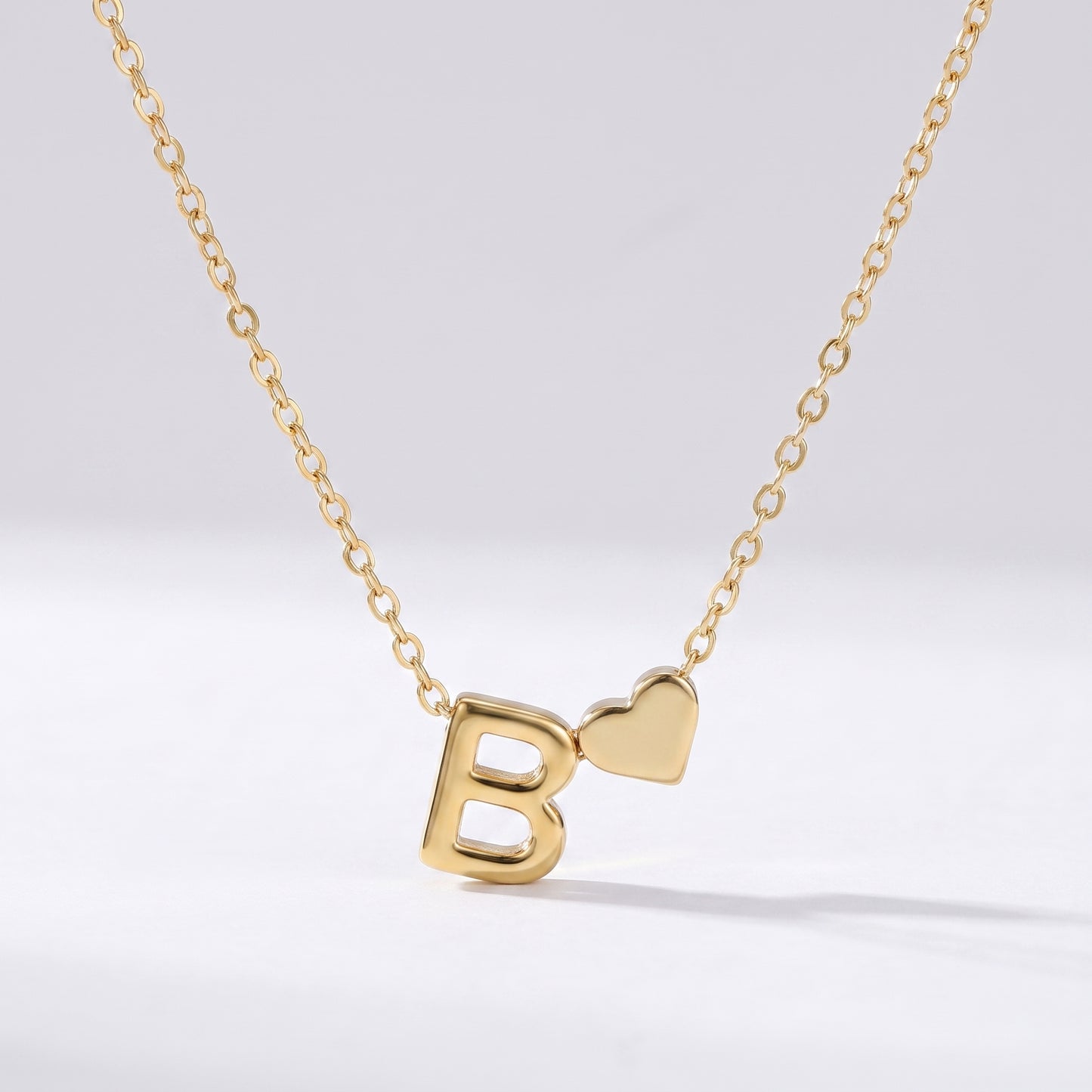 Colar letra B dourado com coração, colar personalizado feminino em aço inoxidável resistente à água.
