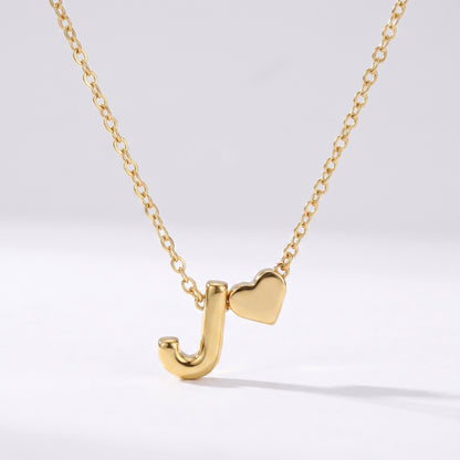 Colar letra J dourado com coração, colar personalizado feminino em aço inoxidável resistente à água.