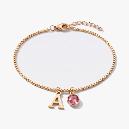 Pulseira letra A dourada com pedra de nascimento Outubro — Turmalina Rosa