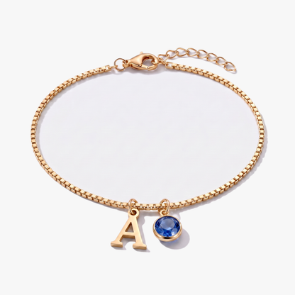 Pulseira letra A dourada com pedra de nascimento Setembro — Safira