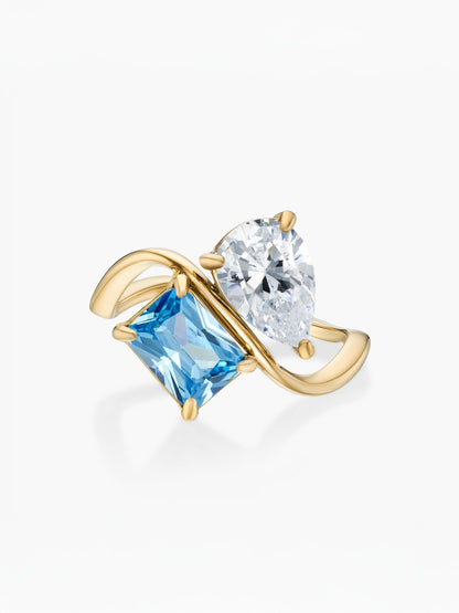 Anel duas pedras Abril-Diamante (pera) e Dezembro-Topázio Azul (retângulo) dourado