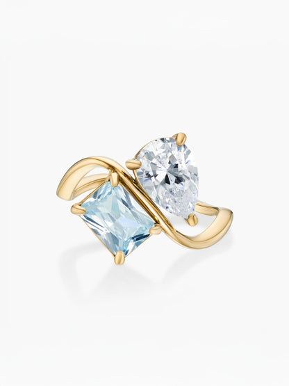 Anel duas pedras Abril-Diamante (pera) e Março-Água-marinha (retângulo) dourado