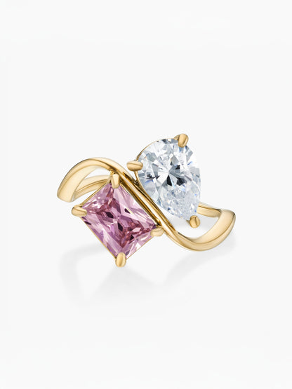 Anel duas pedras Abril-Diamante (pera) e Outubro-Turmalina Rosa (retângulo) dourado