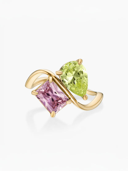 Anel duas pedras Agosto-Peridoto (pera) e Outubro-Turmalina Rosa (retângulo) dourado