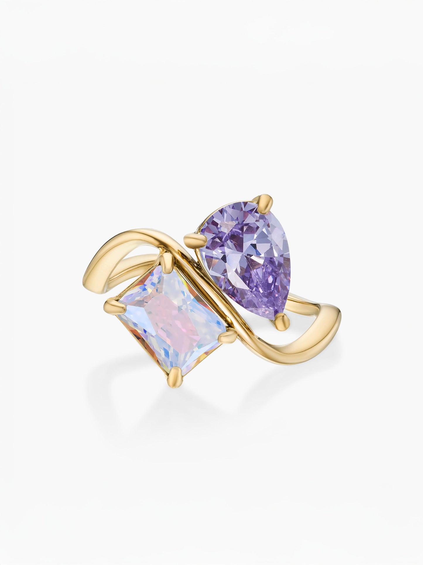 Anel duas pedras Fevereiro-Ametista (pera) e Junho-Alexandrite (retângulo) dourado