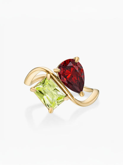 Anel duas pedras Janeiro-Granada (pera) e Agosto-Peridoto (retângulo) dourado