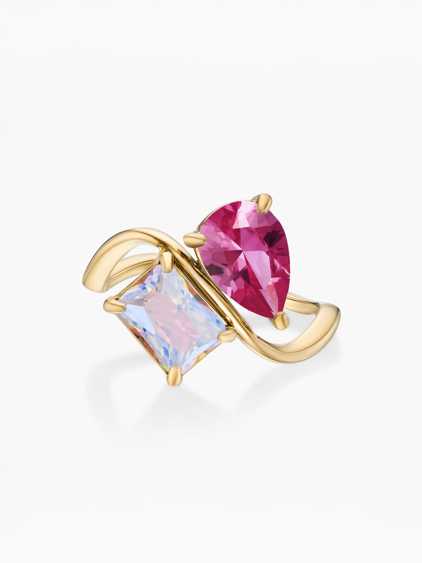 Anel duas pedras Julho-Rubi (pera) e Junho-Alexandrite (retângulo) dourado