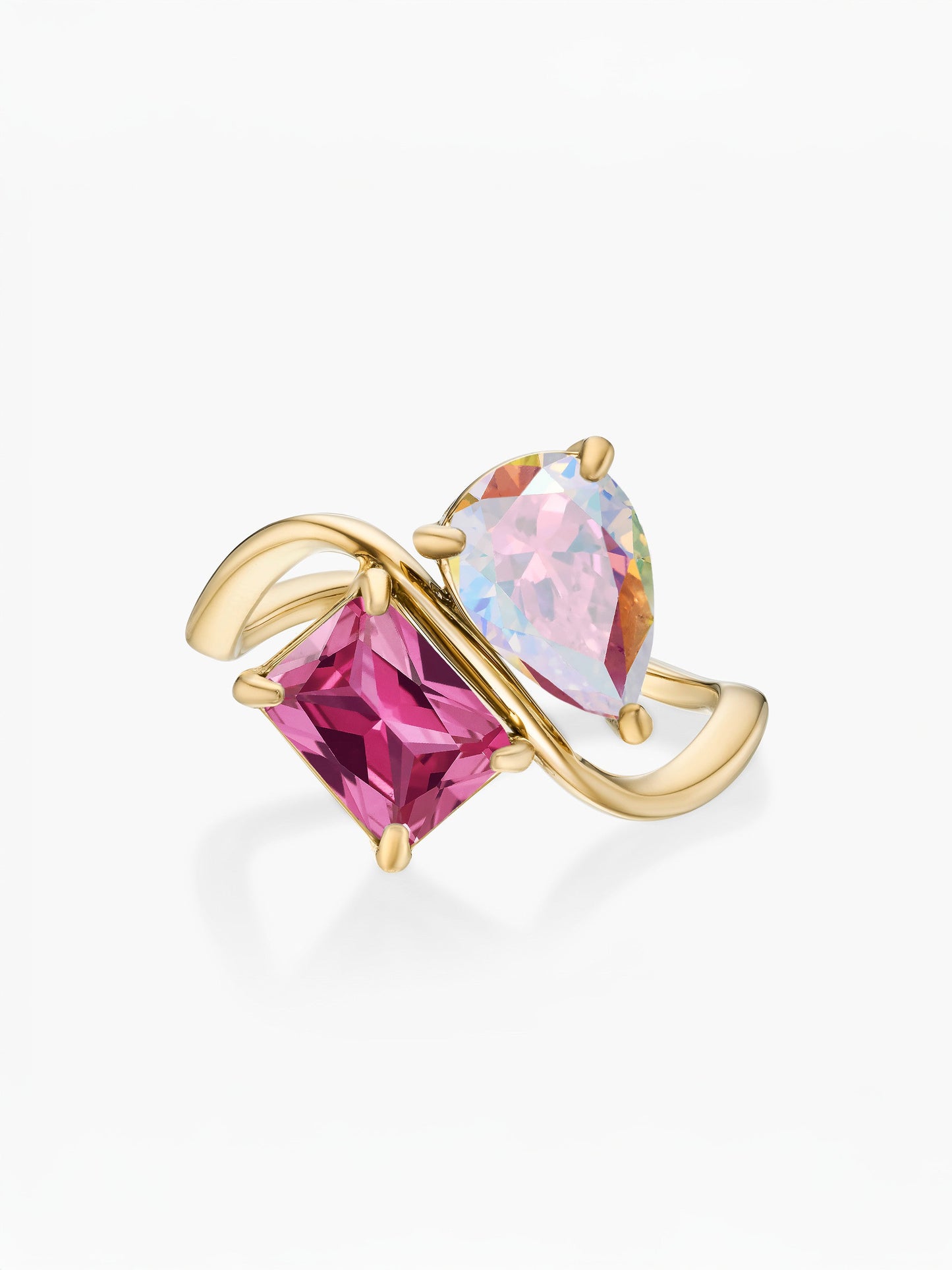 Anel duas pedras Junho-Alexandrite (pera) e Julho-Rubi (retângulo) dourado