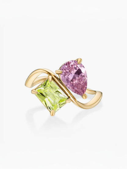 Anel duas pedras Outubro-Turmalina Rosa (pera) e Agosto-Peridoto (retângulo) dourado