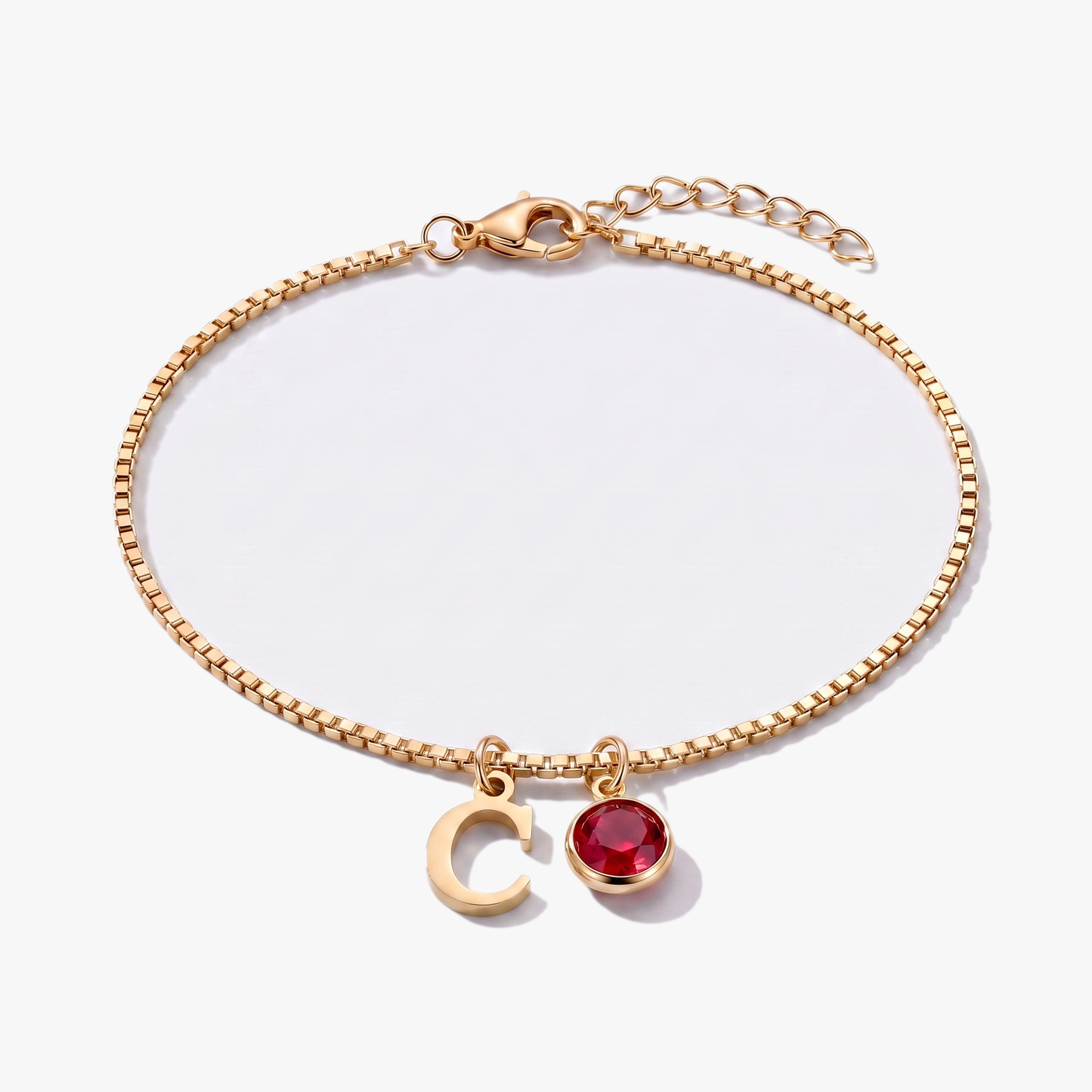 Pulseira letra C dourada com pedra de nascimento Janeiro — Granada