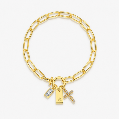 Pulseira dourada com inicial A e cruz