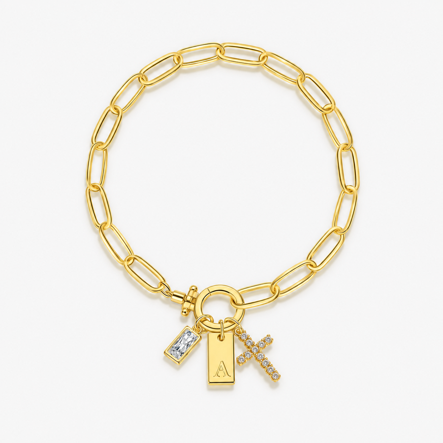 Pulseira dourada com inicial A e cruz