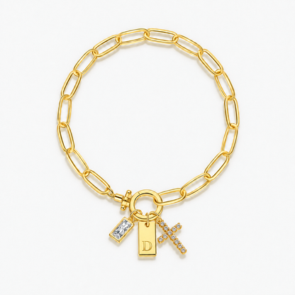 Pulseira dourada com inicial D e cruz