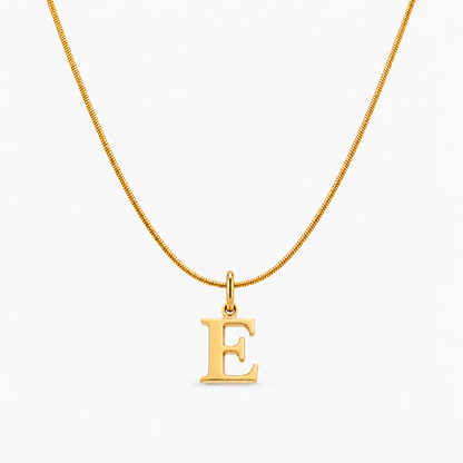 Colar personalizado dourado com inicial E