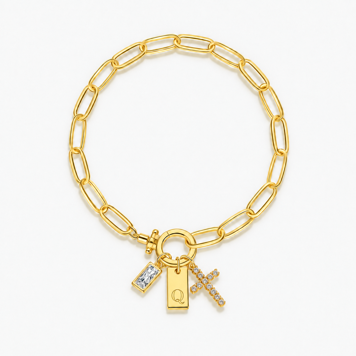 Pulseira dourada com inicial Q e cruz