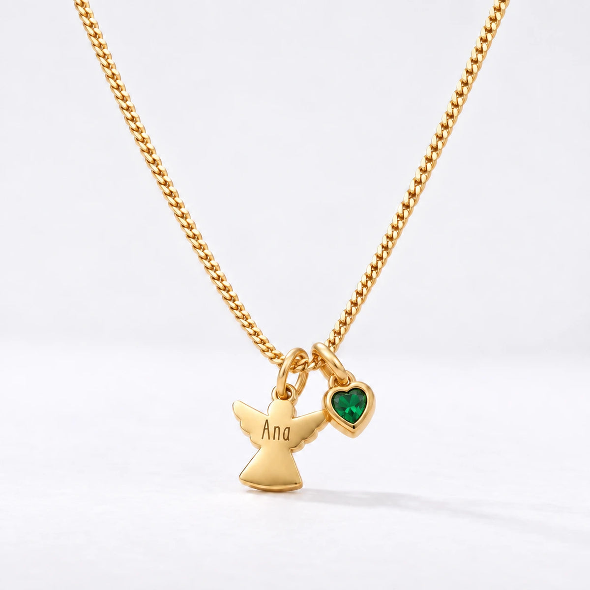 Colar Anjo com Nome dourado — Maio — Esmeralda