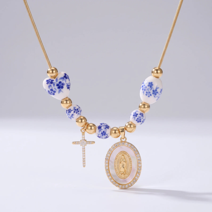 Colar Azulejo de Fé com contas de cerâmica, cruz e medalha de Nossa Senhora