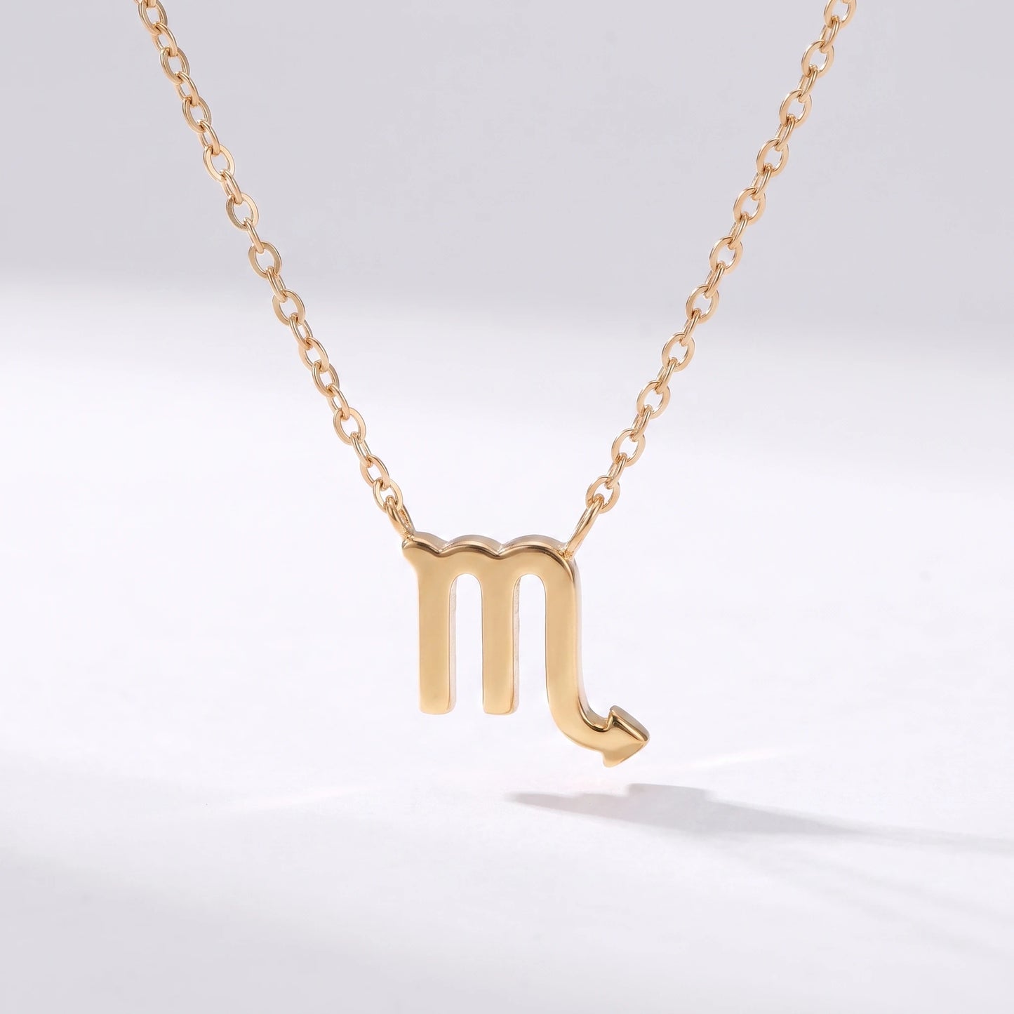 Colar símbolo do zodíaco Escorpião dourado