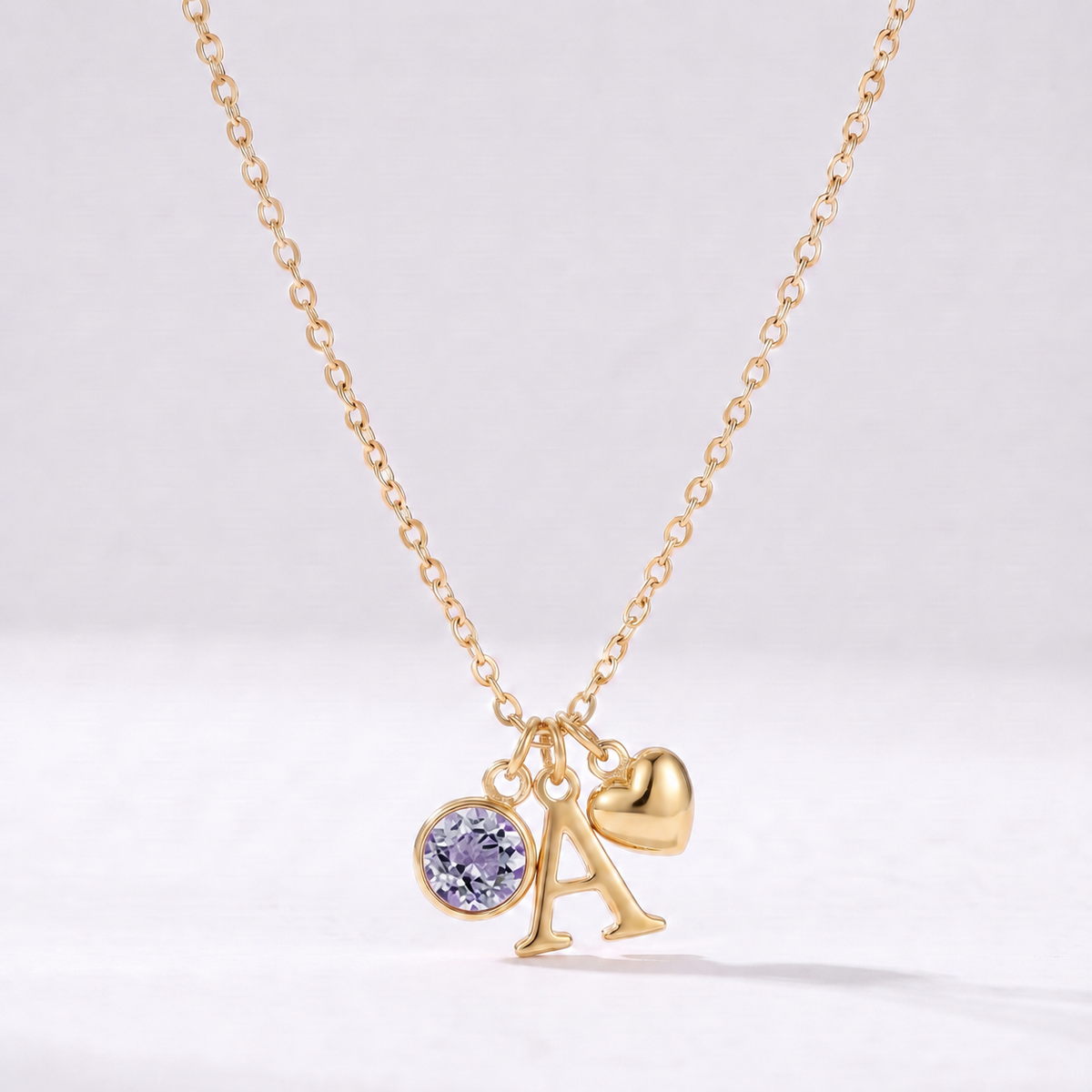 Colar letra A dourado com pedra de nascimento Junho — Alexandrite e coração