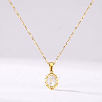 Colar oval com letra personalizada F dourado