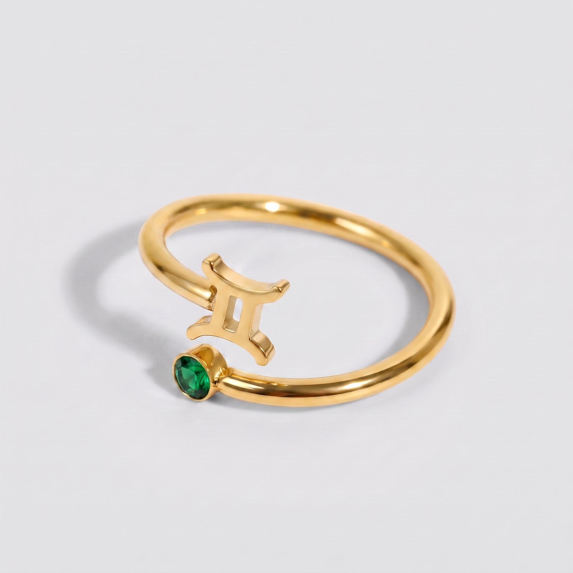 Anel signo do zodíaco Gémeos dourado com pedra Esmeralda