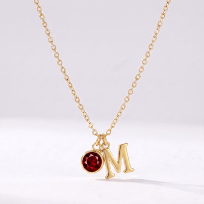 Colar letra M dourado com pedra de nascimento