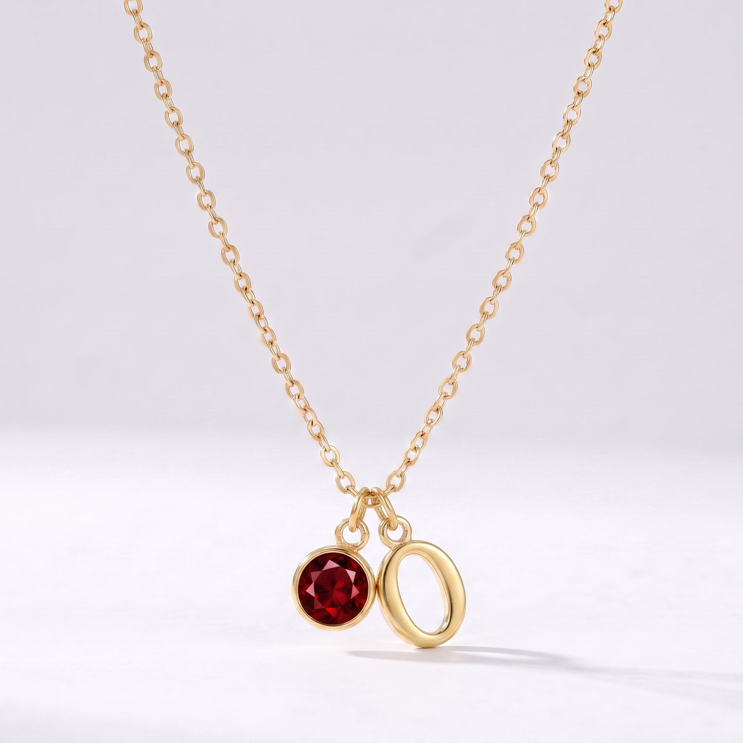 Colar letra O dourado com pedra de nascimento