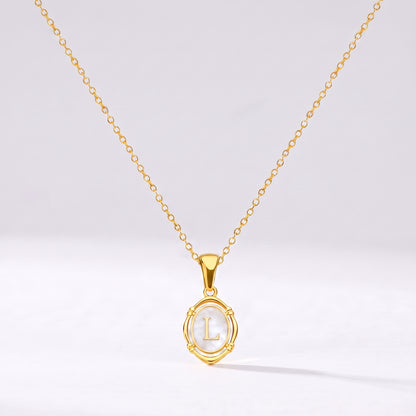 Colar oval com letra personalizada L dourado