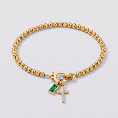 Pulseira dourada de contas com cruz e pedra de nascimento esmeralda verde de maio.