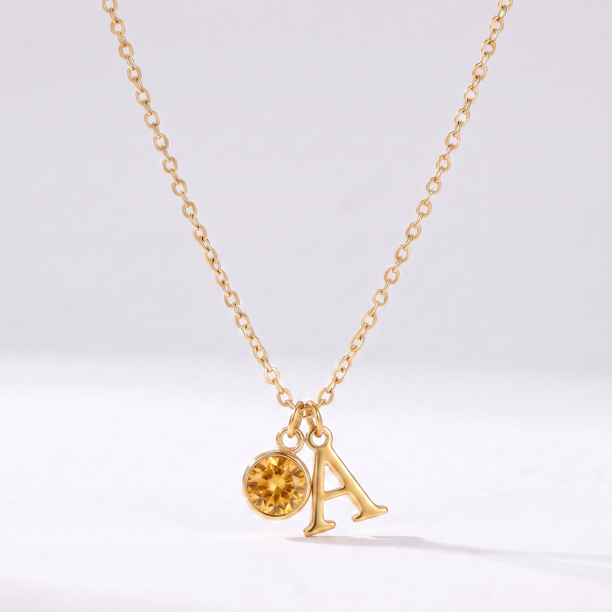 Colar letra A dourado com pedra de nascimento Novembro — Citrino