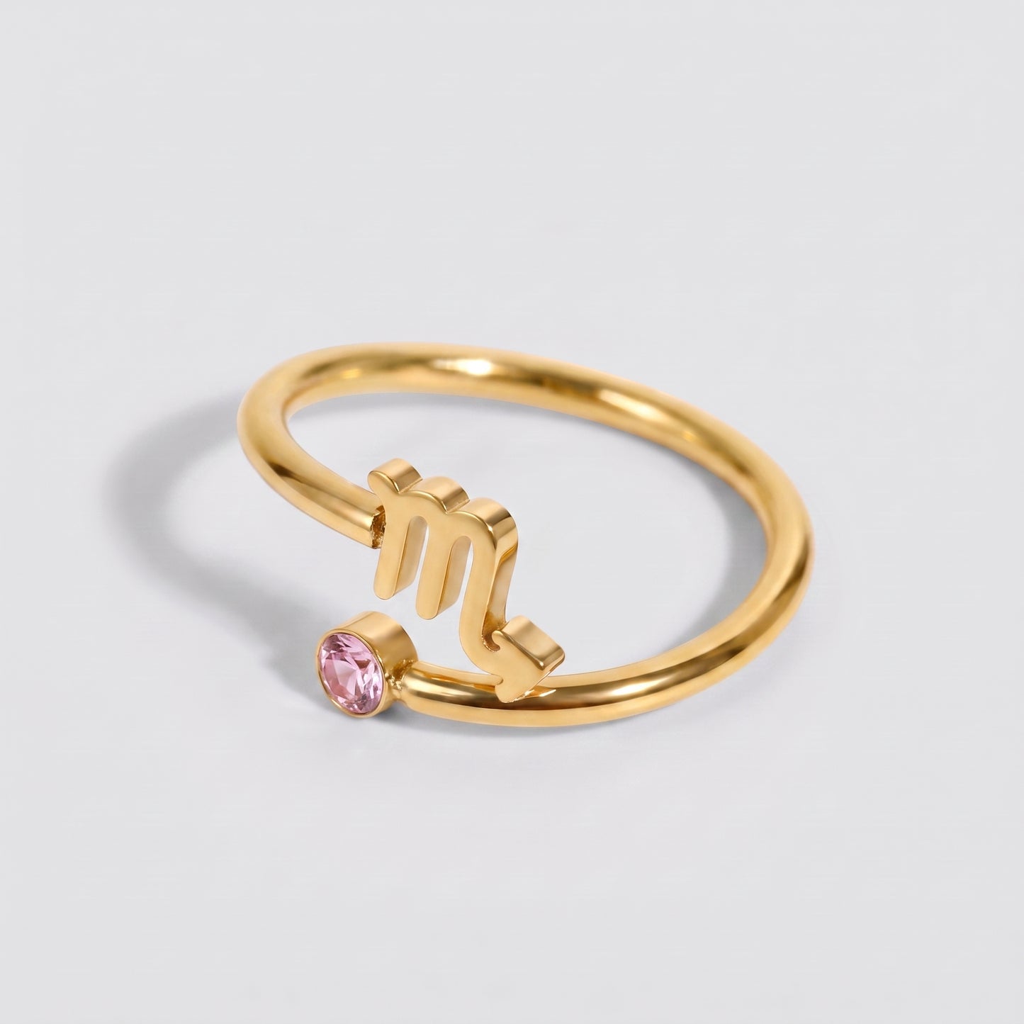 Anel signo do zodíaco Escorpião dourado com pedra Turmalina Rosa