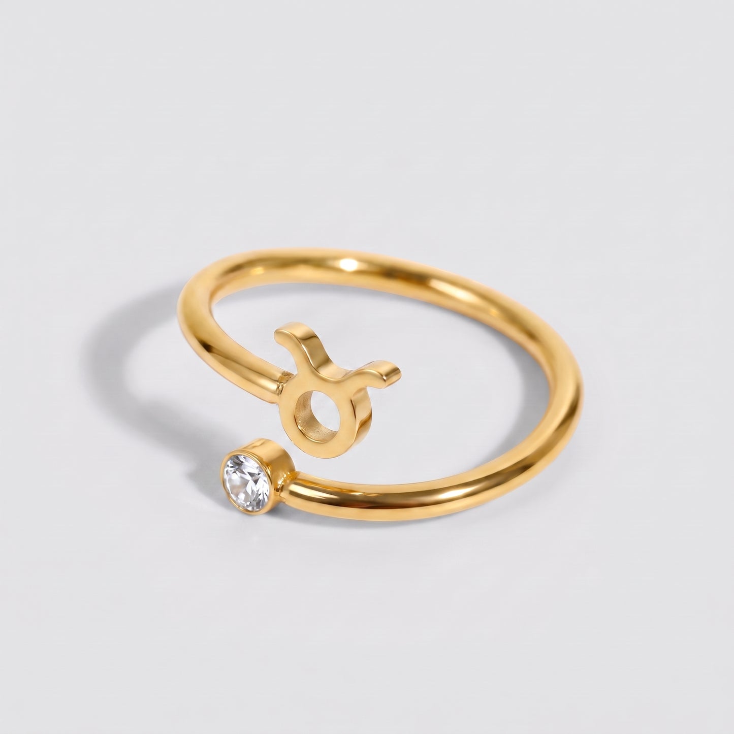 Anel signo do zodíaco Touro dourado com pedra Diamante