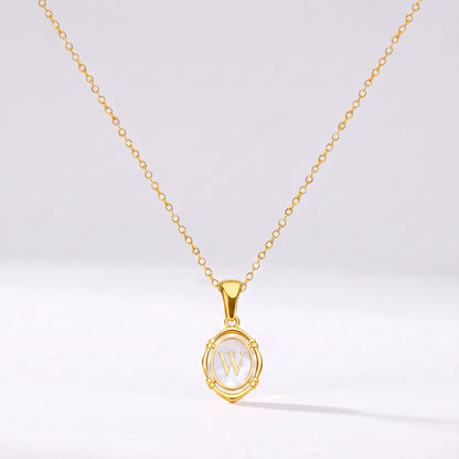 Colar oval com letra personalizada W dourado