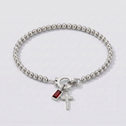 Pulseira prateada de contas com cruz e pedra de nascimento granada vermelha de janeiro.