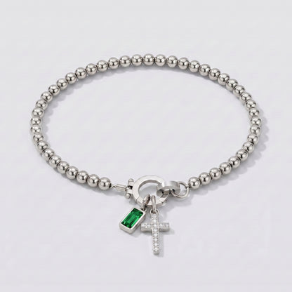 Pulseira prateada de contas com cruz e pedra de nascimento esmeralda verde de maio.