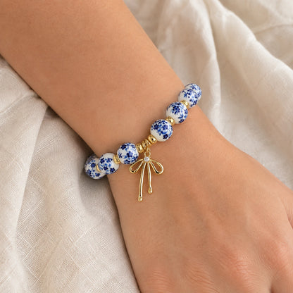 Pulseira Laço Azulejo em uso no pulso